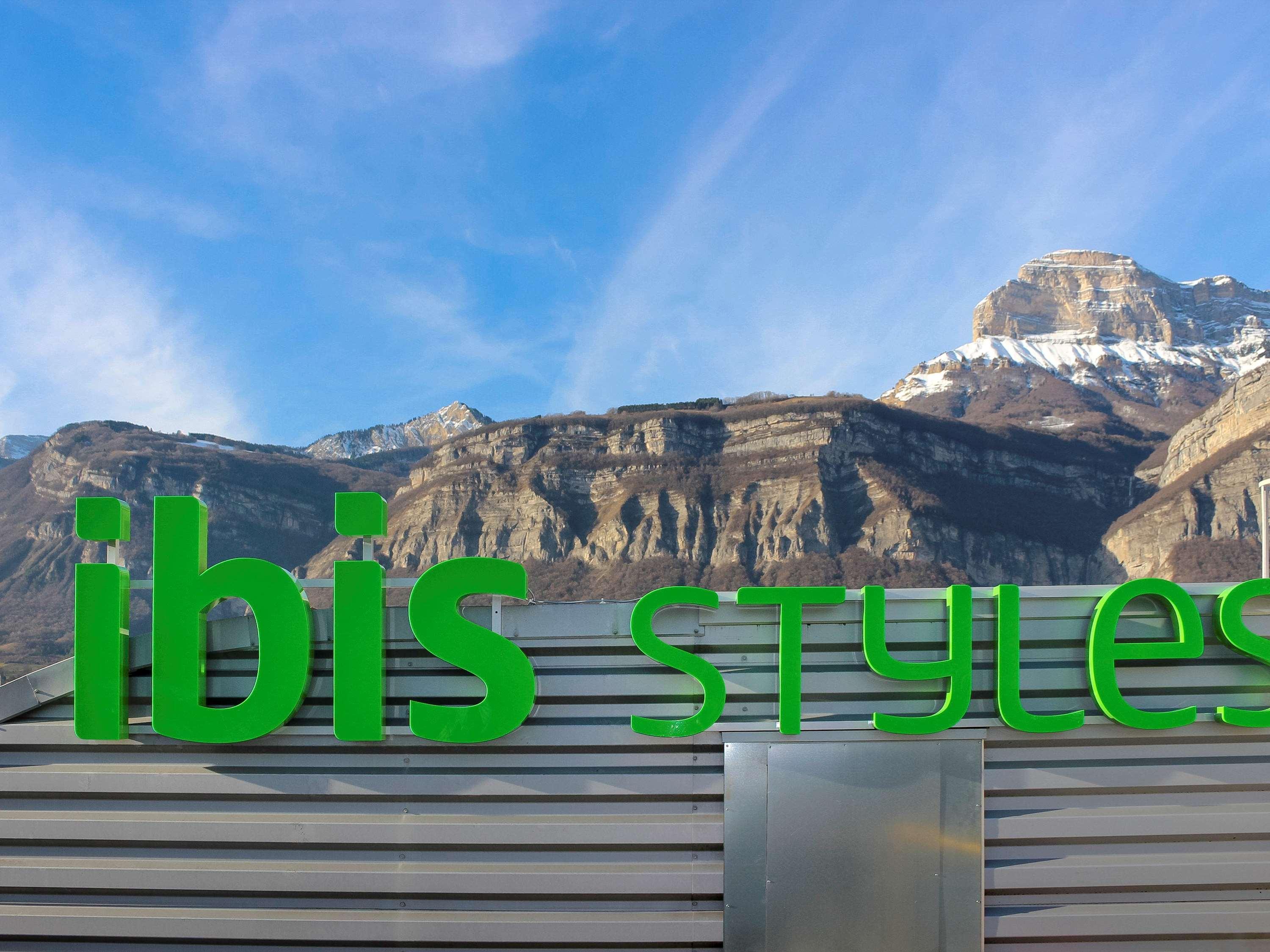 Ibis Styles Crolles Grenoble A41 Hotel Esterno foto